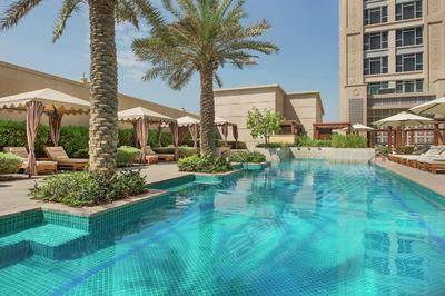 Hilton Dubai Al Habtoor CityPool